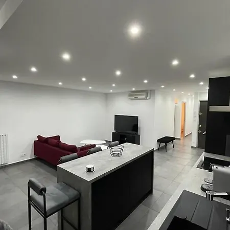 Apartament 3 Pieces Refait A Neuf. Centre-ville. Mentona