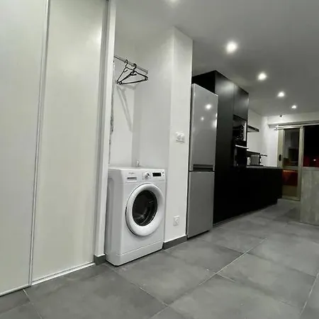 Apartament 3 Pieces Refait A Neuf. Centre-ville. *