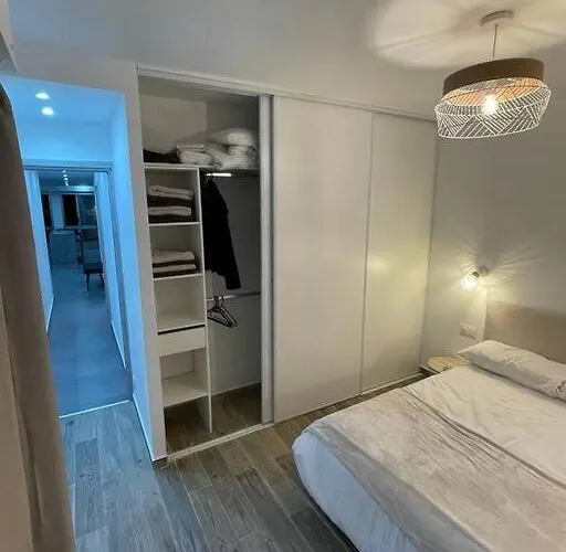 3 Pieces Refait A Neuf. Centre-ville. * Menton