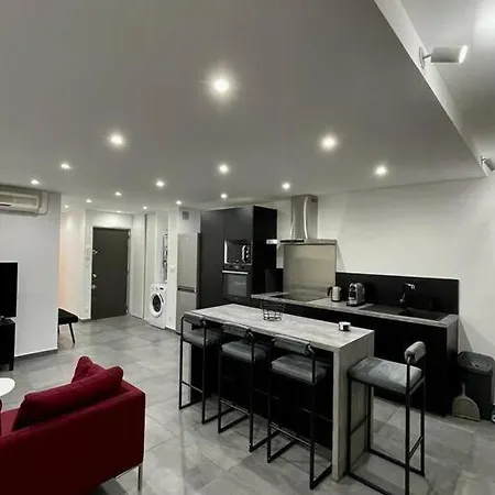 Appartement 3 Pieces Refait A Neuf. Centre-ville. Menton