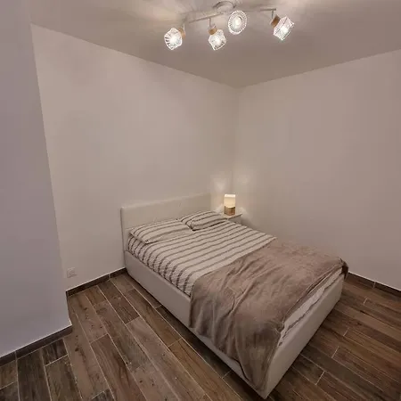 3 Pieces Refait A Neuf. Centre-ville. Lägenhet