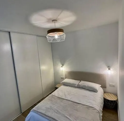 3 Pieces Refait A Neuf. Centre-ville. *