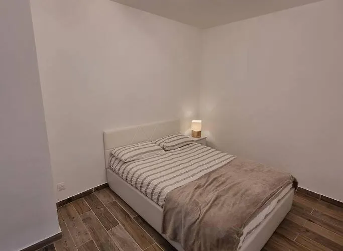 3 Pieces Refait A Neuf. Centre-ville. Apartment