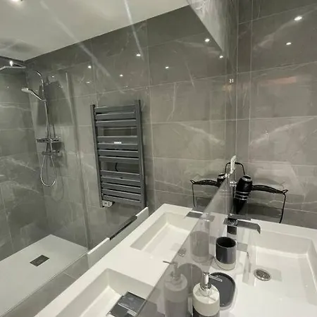 Apartment 3 Pieces Refait A Neuf. Centre-ville. Menton