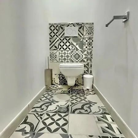3 Pieces Refait A Neuf. Centre-ville. Apartment Menton